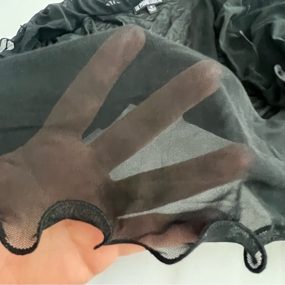 New THE PYRAMID COLLECTION Fine Mesh Shrug Black SIZE M Cardigan - Picture 6 of 9